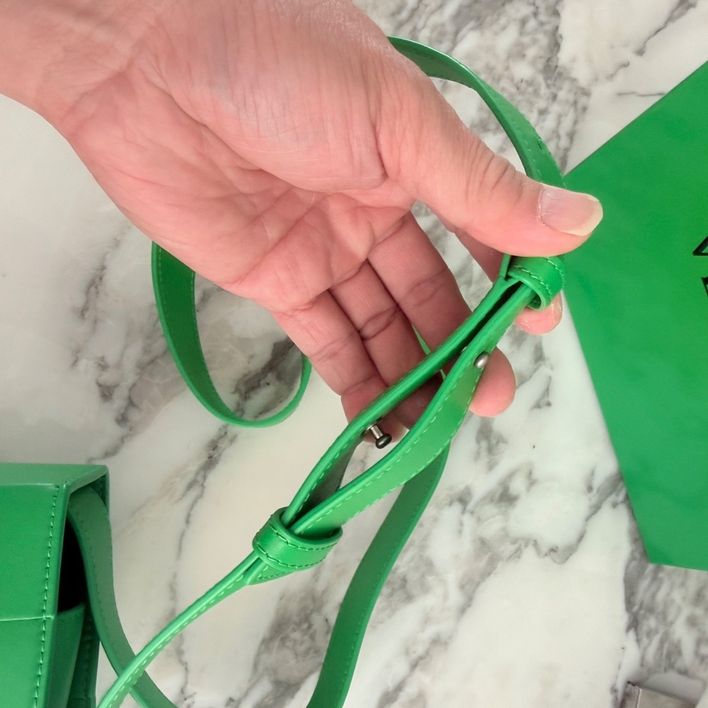 BOTTEGA VENETA 729298 Intrecciato Green Leather Cassette Shoulder bag - Picture 7 of 15